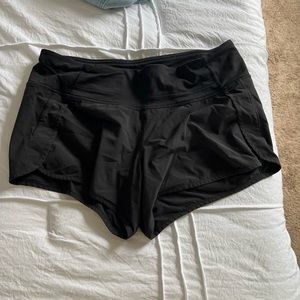 Black Lululemon Speed Up Mid-Rise Lined Short 4’’